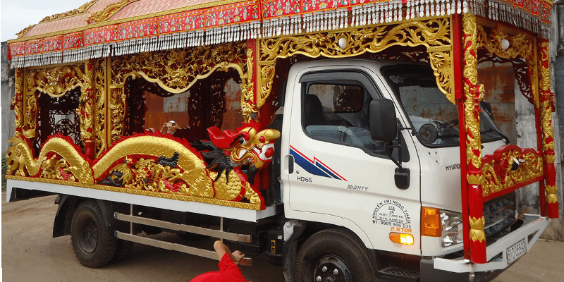 Mơ thấy xe rồng đánh con gì trúng lớn? Giải mã ý nghĩa giấc mơ thấy xe rồng